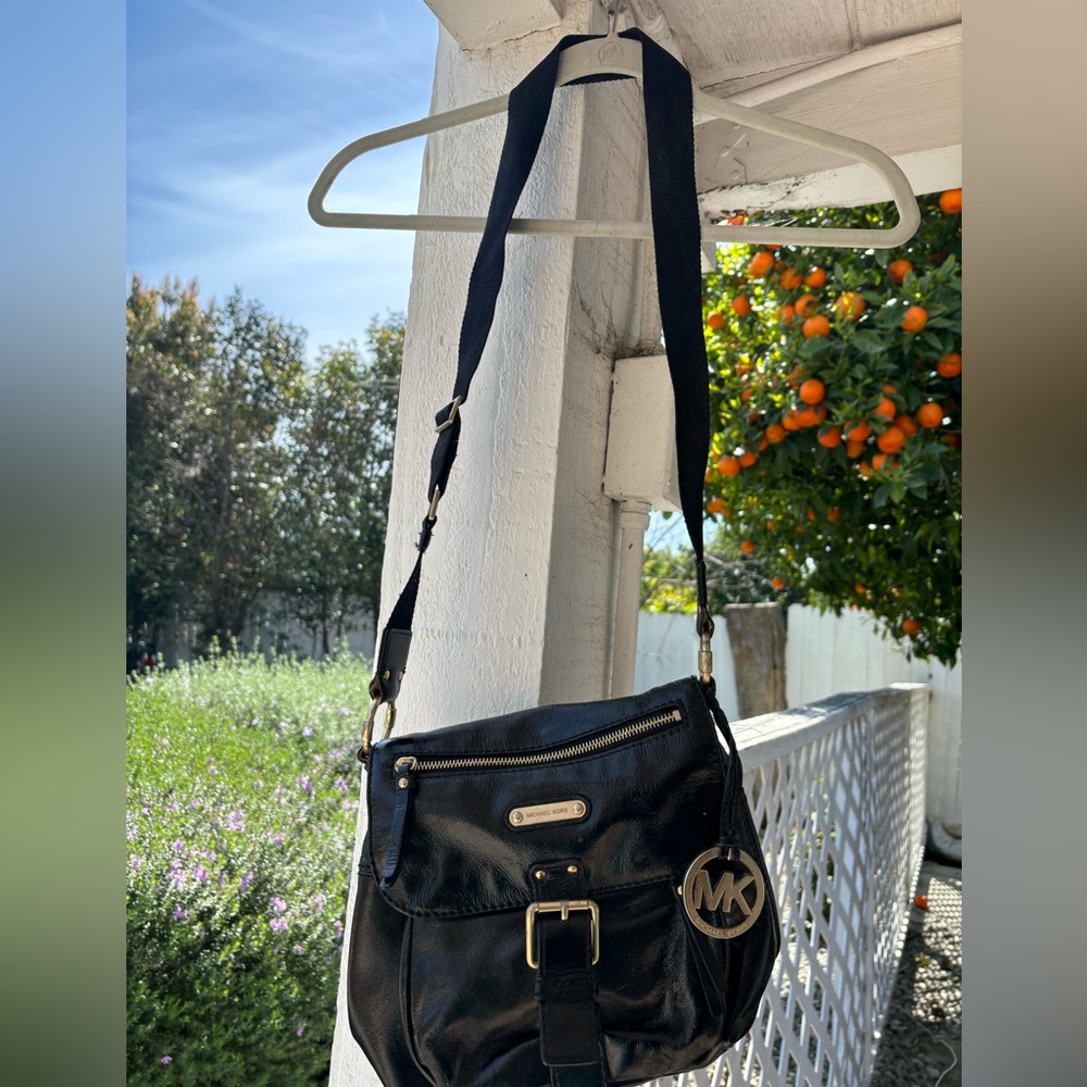 Micheal Kors patent- leather small purse